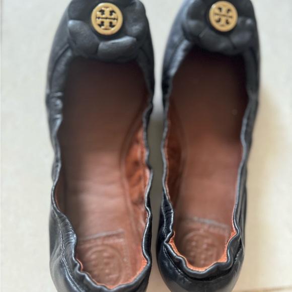 Tory Burch leather ballet flats / flower / gold - Picture 1 of 5